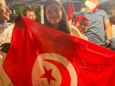 �Il secondo, soprattutto, � stato molto apprezzato dai baresi�, ci dice la ragazza mostrandoci la bandiera della Tunisia